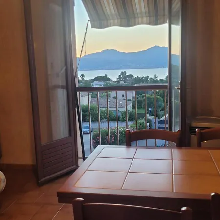 Studio Porticcio 아파트 *